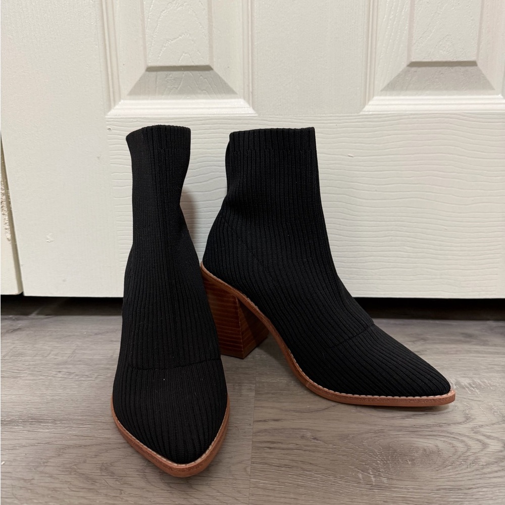 STEVEN Black Ribbed Knit Ankle Boots with Wooden Heel